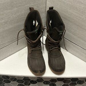 Woman’s Kamik  insulated boots size 9 used a few times,